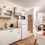 Apartman Novembre 152 *